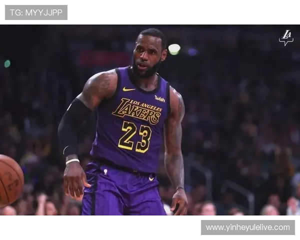 湖人连胜势头强劲 詹姆斯关键三分引领球队再创佳绩