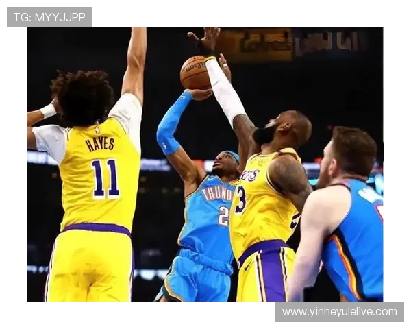 詹姆斯关键三分助湖人逆转勇士锁定季后赛席位